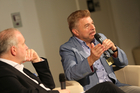 Wirtschaftsforum der Toleranzgespräche 2025. Im Bild: Unternehmensberater Michael Paul und US-Experte Prof. Reinhard Heinisch.