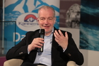 Das Wirtschaftsforum befasste sich mit dem Dilemma von Unternehmen zwischen volatilen Märkten und erratischen Mächten. Am Vormittag ging es um Strategien im Umgang mit BigTech, Bürokratie und politischer Bevormundung. Im Bild: Moderator Michael Paul.