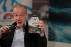 Das Wirtschaftsforum befasste sich mit dem Dilemma von Unternehmen zwischen volatilen Märkten und erratischen Mächten. Am Vormittag ging es um Strategien im Umgang mit BigTech, Bürokratie und politischer Bevormundung. Im Bild: Moderator Michael Paul.