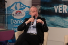 Das Wirtschaftsforum befasste sich mit dem Dilemma von Unternehmen zwischen volatilen Märkten und erratischen Mächten. Am Vormittag ging es um Strategien im Umgang mit BigTech, Bürokratie und politischer Bevormundung. Im Bild: Moderator Michael Paul.