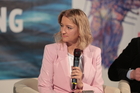 Das Wirtschaftsforum befasste sich mit dem Dilemma von Unternehmen zwischen volatilen Märkten und erratischen Mächten. Am Vormittag ging es um Strategien im Umgang mit BigTech, Bürokratie und politischer Bevormundung. Im Bild: Sonja Sagmeister.