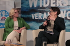 Nach der Mittagspause ging es beim Wirtschaftsforum II um Konfliktmanagement und konstruktive Lösungen für destruktive Streitfragen. Im Bild: Personalberaterin Angelika Kiessling-Kranzelmayer, Moderator Thomas Cik.