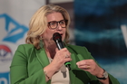 Nach der Mittagspause ging es beim Wirtschaftsforum II um Konfliktmanagement und konstruktive Lösungen für destruktive Streitfragen. Im Bild: Angelika Kiessling-Kranzelmayer.