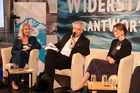 Europaforum Fresach. Eröffnungspanel v.l.n.r. ARD-Korrespondentin Susanne Glass, Moderator Hubert Patterer, Politologin Melani Barlai.