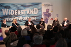 Europaforum Fresach. Eröffnungspanel v.l.n.r. Autor Doron Rabinovici, ARD-Korrespondentin Susanne Glass, Moderator Hubert Patterer, Politologin Melani Barlai, Autor Dimitre Dinev und EU-Botschafter Thomas Peyker.