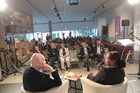 Der Europäische Toleranzpreis für Demokratie und Menschenrechte der Stadt Villach wurde am Donnerstag abend in Fresach an die Ärztin und Sozialarbeiterin Umyma El-Jelede verliehen. Im Bild mit Claus Reitan.