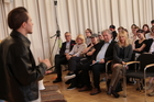 Das Vorprogramm der Europäischen Toleranzgespräche 2026 im Rathaus Villach wurde mit einem kurzen Bühnenstück von Clemens Luderer (
