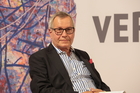 Das Vorprogramm der Europäischen Toleranzgespräche 2026 im Rathaus Villach wurde mit einem kurzen Bühnenstück von Clemens Luderer (