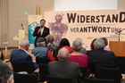 Das Vorprogramm der Europäischen Toleranzgespräche 2026 im Rathaus Villach wurde mit einem kurzen Bühnenstück von Clemens Luderer (